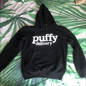 Puffy delivery sweatshirt
